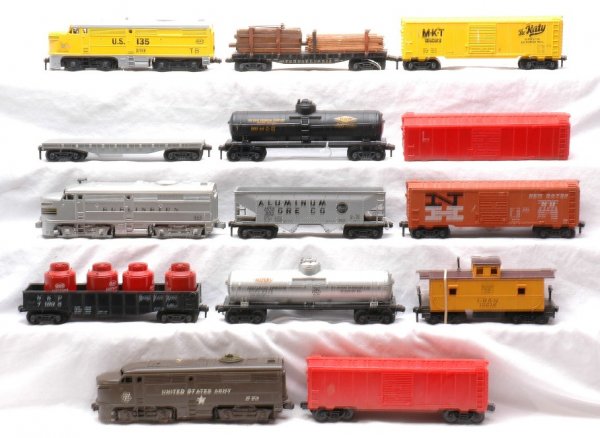 Kusan 2716 34005 71908 2675 13518 21938 85023: Kusan KMT freight set including; 2716 Burlington diesel, 34005 New Haven boxcar, 71908 Nickel Plate Road gondola with four canisters, 2675 Dupont tank car, 800 Aluminum Ore Co. hopper and 13518 CB&Q c
