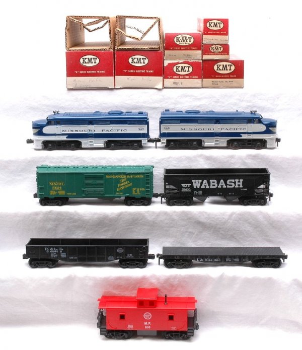 Kusan MP 2716 5124 36180 569028 24560 910: Kusan KMT Missouri Pacific freight set all in OBs including; 2716 Missouri Pacific AA diesels with original cardboard inserts, 5124 Minneapolis & St. Louis boxcar, 36180 Wabash hopper, 569028 P & LE g