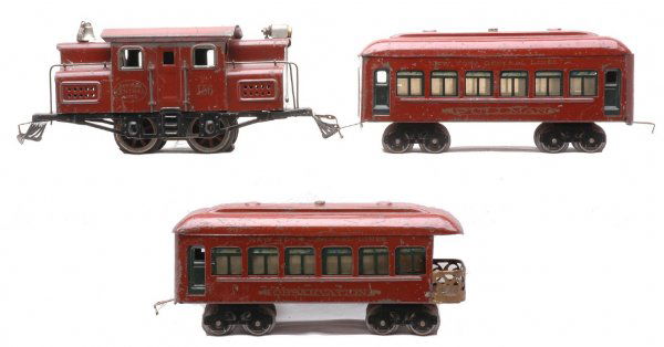 Lionel Maroon NYC Lines Set 169 156X 610 612: Lionel prewar O gauge maroon New York Central Lines passenger set no. 169, circa 1923 containing; 156X electric 0-4-0 loco, 610 Pullman and 612 observation. The cars have dark green window inserts. Th