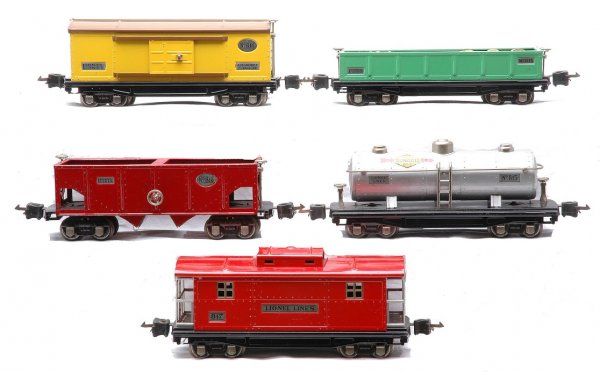 Lionel Hiawatha Freight Cars 812 814 815 816 817: Lionel prewar O gauge five freight cars from the Hiawatha set no. 757W including; 812 green gondola with four wooden barrels, 814 yellow boxcar, 815 Sunoco aluminum tank, 816 dark red hopper and 817 r