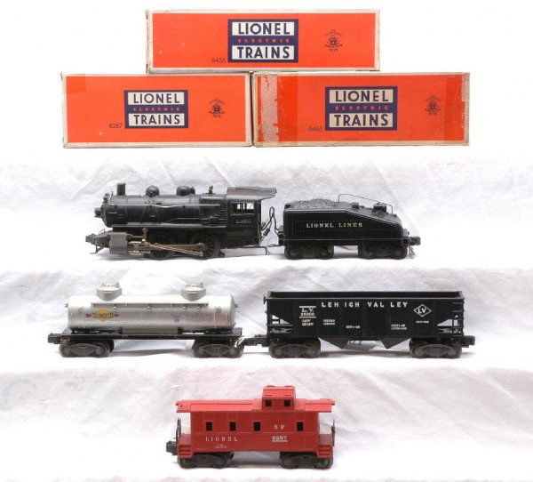 Lionel Set 1425B 1656 6403B 6456 6465 6257 OBs: Lionel postwar freight set no. 1425B, circa 1949 containing; 1656 black 0-4-0 steam loco, 6403B slope back Lionel Lines tender, 6456 black Lehigh Valley hopper, 6465 silver Sunoco two dome tank and 62
