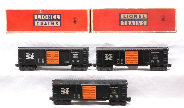 Lionel 3-6464-425 NH Part Serif 2-Full Serif OBs: Lionel postwar 6464-425 New Haven type II boxcar with a black body mold that has been painted black, light unpainted orange doors and a partial Serif in OB. Also included is a 6464-425 New Haven type 