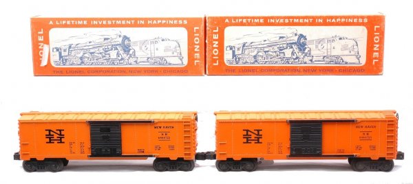 Lionel 2-6464-725 NH Boxcars 1 Glossy 1 Flat MIB: Lionel postwar 6464-725 orange New Haven type IV boxcar with high gloss lettering in OB. Also included is a 6464-725 orange New Haven type IV boxcar with flat lettering in OB. The cars have never been