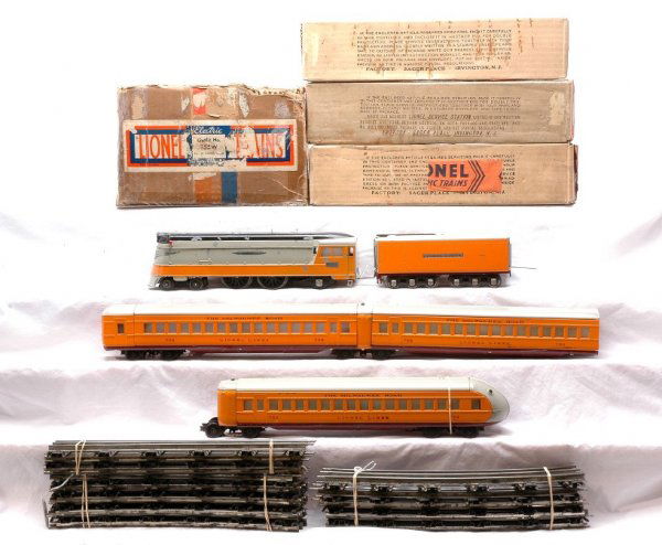 Lionel Hiawatha Passenger Set no. 755W Boxed: Lionel prewar O gauge Hiawatha passenger set no. 755W in set box containing; 250E steam 4-4-2 loco, 250W tender, 782 front coach, 783 coach, 784 observation, two vestibules, four 072 straight sections
