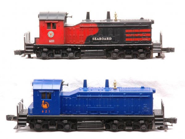 Lionel 601 Seaboard 621 Jersey Central Switchers: Lionel postwar 601 Seaboard NW2 switcher and a 621 Jersey Central NW2 switcher. The 601 has a screw hole crack, C6. The 621 is C7.