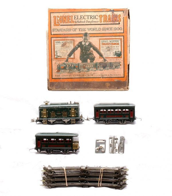 Lionel Dark Gr. Pass Set 292 248 629 630 Boxed: Lionel prewar O gauge dark green passenger set no. 292, circa 1927 in set box containing; 248 electric 0-4-0 loco, 629 Pullman, 630 observation, eight curve sections of track. lock on and track clips.