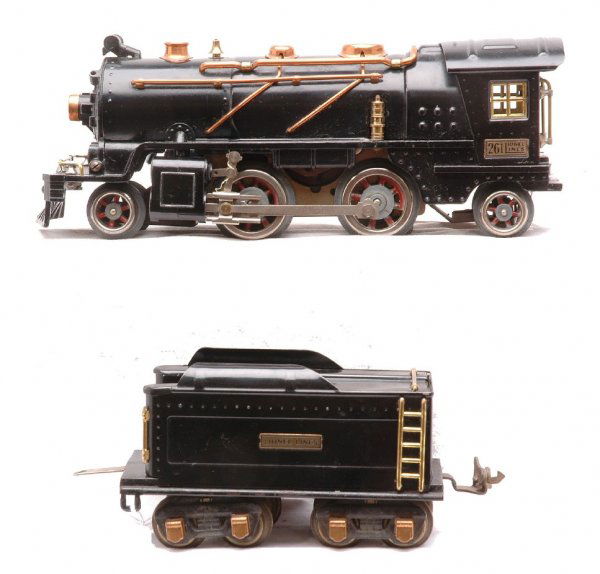 Lionel 261 Black Steam Loco with 262T Tender: Lionel prewar O gauge 261 black 2-4-2 steam loco with 262T tender. Loco and tender are C7.