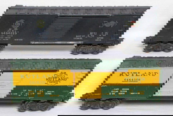 Lionel 6464-225 SP, 6464-300 Rutland boxcars: Lionel 6464-225 Southern Pacific and 6464-300 Rutland boxcars, SP car has a few local areas of light rust on metal parts, C5, Rutland car has edge rubs and dings, C4.