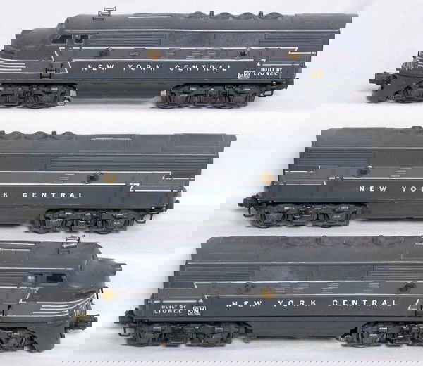 Lionel 2333 New York Central F3 screen-top A-B-A: Lionel 2333 New York Central F3 screen-top A-B-A set, no battery damage, some rollers may have been replaced, original porthole windows are intact, needs a light cleaning O/W C6.