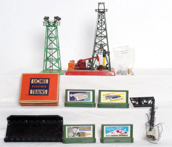 Lionel 6418, 452, 310, 455, 395: Lionel 6418 girder plate bridge repainted, 310 four billboard frames with billboards in original box, 455 Sunoco oil derrick and pumper, 452 modern era cantilever signal and 395 floodlight tower. Item
