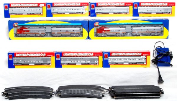 Nice Athearn Life-Like Santa Fe F7 passenger: Two Athearn HO scale No. 8021 F7A-F7B units in OB. Life-Like HO scale lighted Santa Fe passenger cars in original boxes, 8052 vista dome, 8056 diner, 8057 coach, three 8059 full dome and 8080 observat