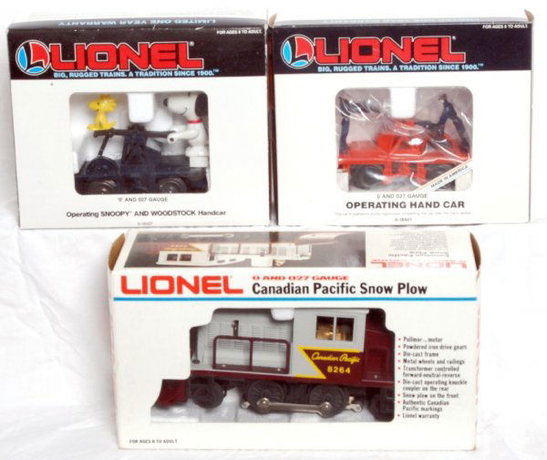 Three Lionel O gauge motorized units in OB: Three Lionel O gauge motorized units in original boxes, C7-8. 8264 Canadian Pacific snow plow, 18401 operating hand car and 18407 operating Snoopy and Woodstock handcar. Boxes show little wear.