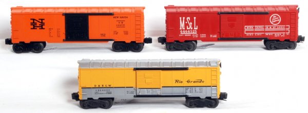 Three Lionel postwar 6464 boxcars 725, 525, 650: Lionel postwar O gauge 6464-525 Minneapolis and St. Louis (replaced door guide rivet), 6464-650 D&RGW and 6464-725 New Haven boxcars, C7.
