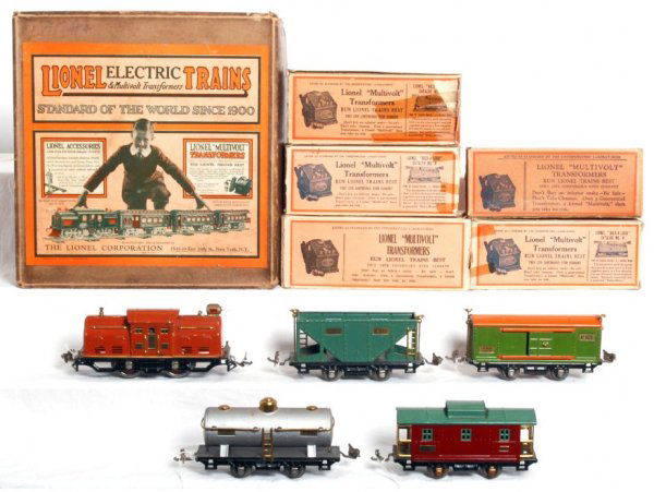 Lionel prewar O gauge No. 293 freight set in OB: Lionel prewar O gauge No. 293 freight set in original boxes. Set consists of 252 Terra Cotta electric loco, 803 P. Blue hopper, 804 oil car, 805 L. Green boxcar and 807 Red caboose, trains look nice C