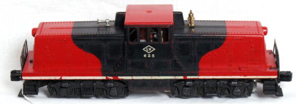 Lionel No. 625 Lehigh Valley GE 44 ton switcher: Lionel postwar O gauge No. 625 Lehigh Valley GE 44 ton diesel switcher, screw crack that runs up into the hood, C6.