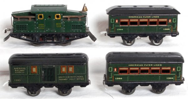 American Flyer No. 1218 loco, two 1306, 1205: American Flyer prewar O gauge No. 1218 electric locomotive with 1205 U.S. Mail RPO and two 1306 coaches, C6+. Trains are in a set box bottom half that although unmarked appears to be an American Flyer