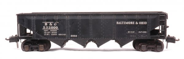 Lionel Prewar Semi-Scale B&O Hopper: Lionel prewar semi-scale Baltimore & Ohio hopper with incomplete trucks, C6.