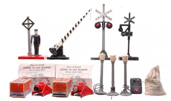 Lionel 1045 3-71 96C 140 154 252 26 260 AF Coal: Lionel postwar accessories including; 1045 operating watchman, three 71 lamp posts, 96C controller, 140 automatic banjo signal, 154 automatic highway signal, 252 crossing gate. 26 illuminated bumper a