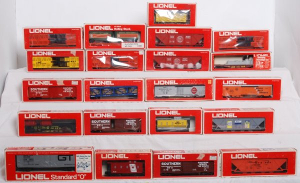 Lot of 21 Lionel cars: Lot of 21 cars includes 9168 Union Pacific caboose, two 9119 Detroit & Mackinaw hopper, 9700 Southern Boxcar, 9282 Great Northern flat with vans, 9805 Grand Trunk reefer, 9725 MKT cattle car, three 97