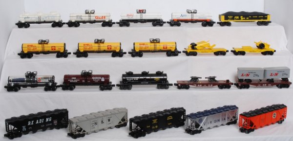 Lot of 20 Lionel cars 9374, 0782, 9189: Lot of 20 cars: 9374 Reading hopper, 9286 Bessemer hopper, 9113 N&W hopper, 9117 Alaska hopper 9134 Virginian hopper, 9189 Gulf tank car, three 9152 Shell tank cars, 0782 Lionel tank car, 9150 Gulf ta