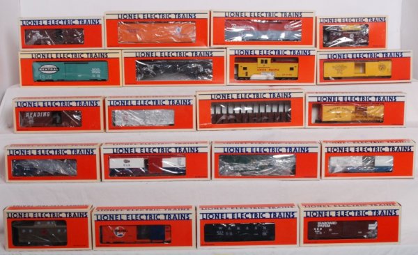 Lot of 20 Lionel modern rolling stock: This lot includes 19702 Pennsylvania caboose, 9492 Lionel Lines boxcar, 19804 Wabash operating hopper, 9481 Seaboard boxcar, 6908 Pennsylvania caboose, 9480 Minneapolis Northfield & Southern, 9223 Rea