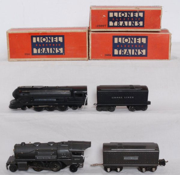 Lionel prewar locos, 1668, 1654-W, 258, 2689T: Lionel prewar O gauge locomotives and tenders, some original boxes, nicer C6+. 1668 streamlined steam locomotive with OB missing flaps on one end, 1654-W tender with whistle. 258 tinplate steam locomo