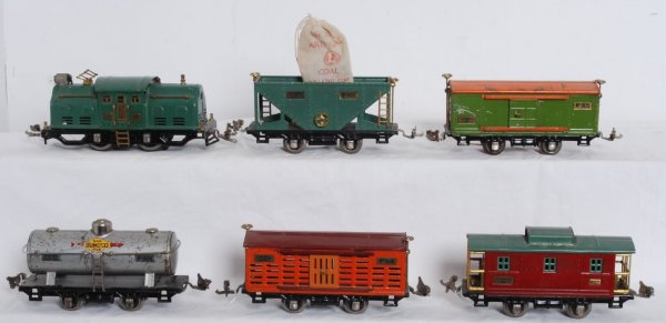 Lionel prewar No. 252, 803, 804, 805, 806, 807: Prewar Lionel O gauge No. 252 electric loco, 803 hopper, 804 Sunoco tank, 805 boxcar, 806 cattle car (repainted), 807 caboose. Trains look nice C6-7, except 804 looks C5-6. Half full original Lionel 2