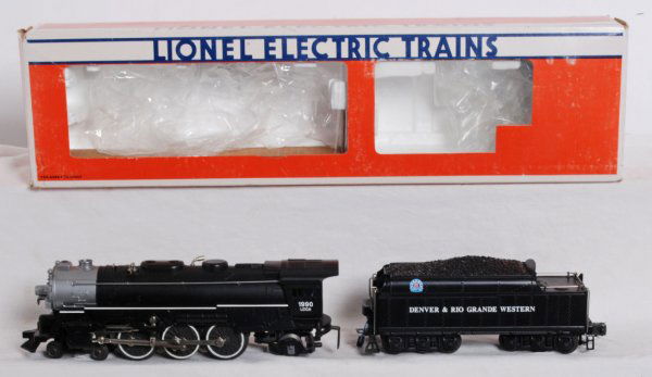 Lionel TCA 1990 4-6-2 Locomotive: Lionel 18090 4-6-2 Pacific TCA locomotive in OB. Loco includes all paperwork and sound activation button. Loco is C7-8. OB has loose window.