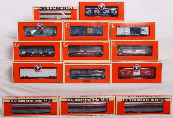 Lionel Santa Fe passenger cars, flatcars, etc.: A very diverse lot of modern Lionel. Santa Fe passenger cars include 16955 coach, 16056 Vista Dome, 16057 coach, and 16060 observation. Other rolling stock includes, two 19484 flatcars with lumber loa