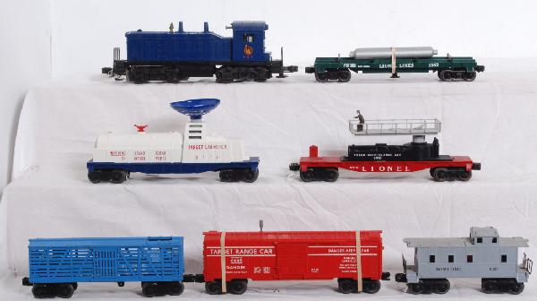Lionel 621 NW-2, 6812, 3470, 6470, 3362, 3376, 601: Postwar Lionel O gauge No. 621 Jersey Central NW-2 diesel switcher, 6812 track maintenance, 3470 aerial target launcher, 6470 explosives boxcar, 3362 flatcar with two helium tanks, 3376 Bronx Zoo gira