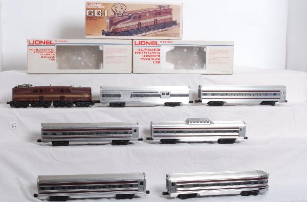 Lionel Pennsylvania GG1 and 6 passenger cars: Lionel 8753 GG1 in OB. Loco is missing one pantograph and insulators. Loco needs cleaned C7. Cars are 9570 Baggage, 9571 William Penn, 9572 Molly Pitcher, 9573 Betsy Ross Vista Dome, 9574 Alexander Ha