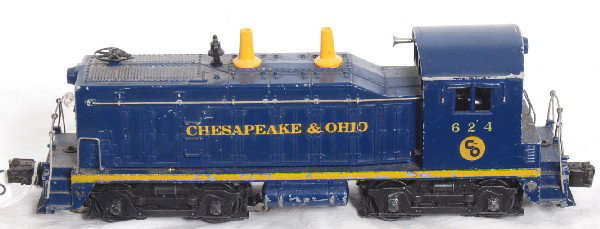 Postwar Lionel No. 624 C&O NW-2 diesel switcher: Postwar Lionel O gauge No. 624 Chesapeake & Ohio NW-2 diesel switcher, chipped shell and missing antenna tip, C6.
