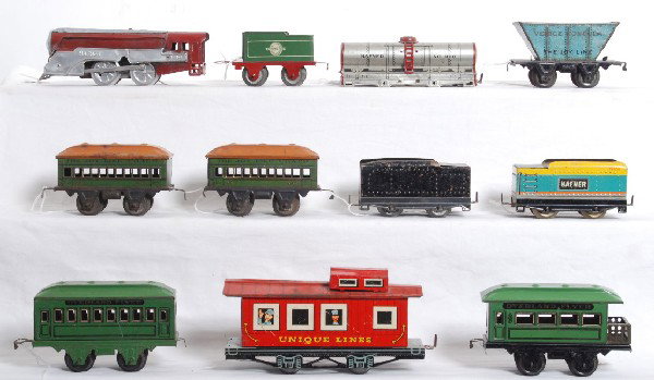 Joy Line, Hafner, Unique tinplate trains: Eleven prewar and postwar tinplate O gauge trains. Hafner, The Joy Line and Unique loco and cars. Loco is repainted, missing wheels, some light spots of surface rust. Please view the photographs for t