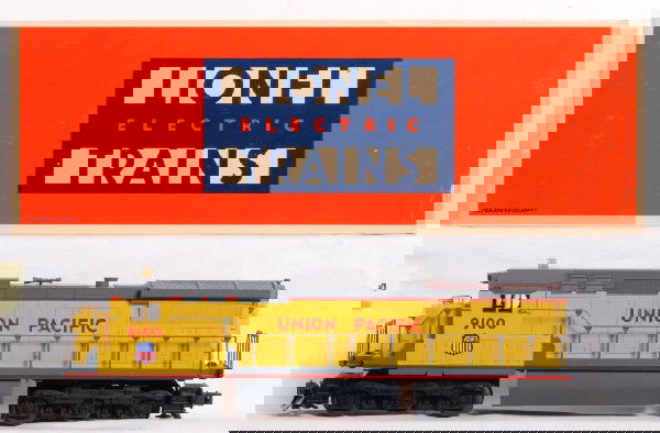 Lionel 18205 Union Pacific 8-40C: Lionel 18205 Union Pacific Dash 8 40C loco in OB. Loco features horn, flashing warning light, Electronic E unit and much more. Loco is missing paperwork and loco is C8 with some run time.