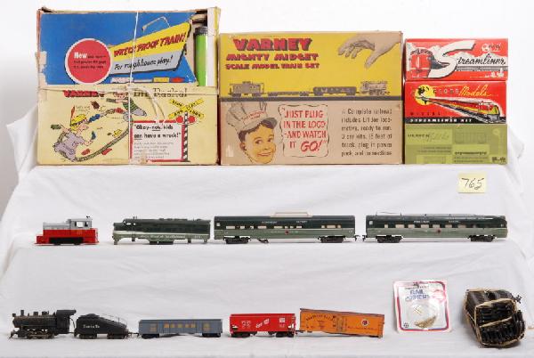 HO scale trains, American Flyer, Varney, Globe: HO scale trains, American Flyer, Varney, Globe track, trains and cars. Some in original boxes. Please view the photographs for the best description and as to the condition and diversity of the items i