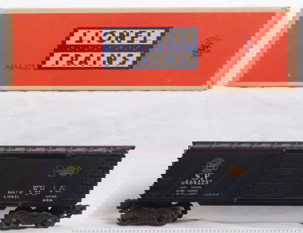 Lionel 646-225 Southern Pacific boxcar in OB: Lionel postwar O gauge No. 6464-225 Southern Pacific Overnight boxcar in original box, type IIa, two chipped steps O/W lower C7. Box looks C8 at first glance but has a detached end flap.