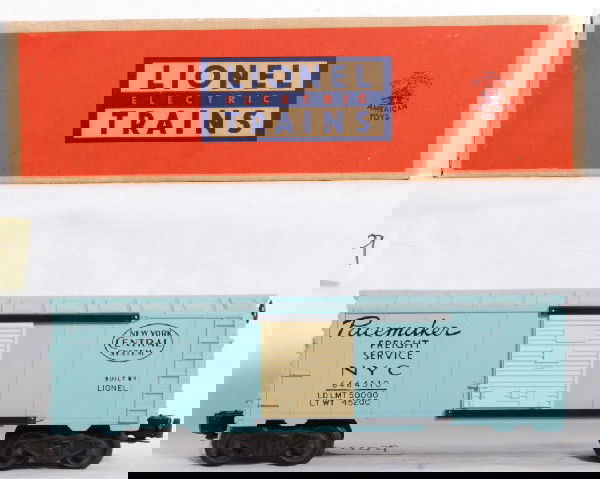 Lionel 646-510 NYC boxcar in OB from 1587S: Postwar Lionel O gauge No. 6464-510 New York Central System boxcar in original box, C8-9. Box is C9 area. This is from a No. 1587S GirlÕs Train set.