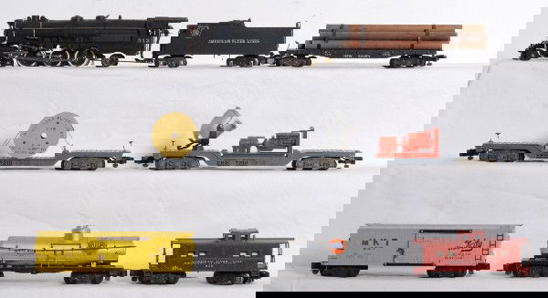 American Flyer 312, 937, 928, 925, 936, 946, 930: Postwar American Flyer No. 312 Pennsylvania 4-6-2 diecast loco and tender, 937 MKT boxcar (small chip to a catwalk end), 928 New Haven flatcar with lumber load (missing one coupler knuckle), 925 Gulf