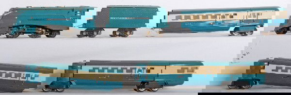 Original Lionel Blue Streak set, 265E, 265T 617, 6: Prewar Lionel O gauge Blue Streak articulated streamline passenger train set. No. 265-E Commodore Vanderbilt steam loco and 265WX tender with whistle with 619 baggage-coach, 617 coach and 618 observat