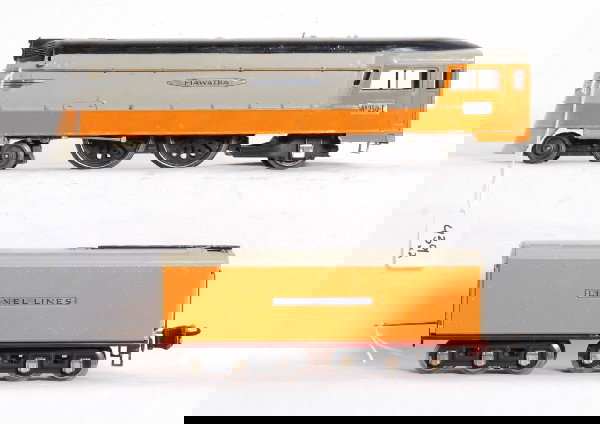Lionel No. 250E Hiawatha steam loco and tender: Prewar O gauge Lionel No. 250-E The Milwaukee Road Hiawatha streamlined 4-4-2 steam locomotive with Lionel Lines tender. Loco has touchups and missing marker lights, C6. Tender shell is repainted, no