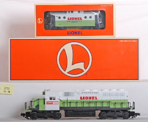 Lionel 18585 Centennial SD40 and caboose, TMCC: Lionel O Gauge Centennial SD40 and matching caboose. Item numbers are 18585 and 19755. Loco features TMCC, Railsounds, Electrocouplers, directional lighting and more. Loco and caboose are C8 with some