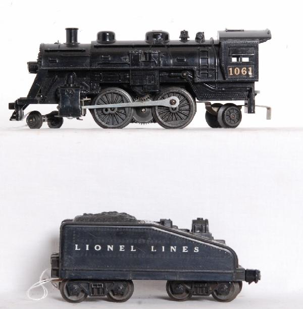 Lionel No. 1061 steam locomotive with slope back: Postwar O gauge Lionel No. 1061 steam locomotive with slope back tender, loco has chip at headlight, C6.