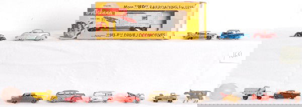 Lot of misc. toys, Lesney, Tootsietoy, Athearn: Misc. toy items including Tootsietoy Toy, Lesney, and an Athearn HO boxcar. Please view photos for best description of this lot.