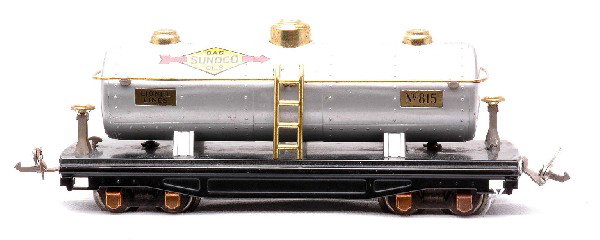 Lionel 815 Aluminum Sunoco Tank w/Brass Trim: Lionel prewar O gauge 815 aluminum Sunoco tank with brass trim and copper journals. The car is C7-8.