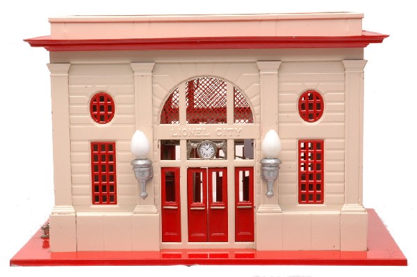 Lionel Prewar 115 Vermilion and Ivory Station: Lionel prewar standard gauge 115 station with vermilion base, roof, skylight, window inserts and doors, ivory walls and aluminum painted light fixtures. The station is C7-8.