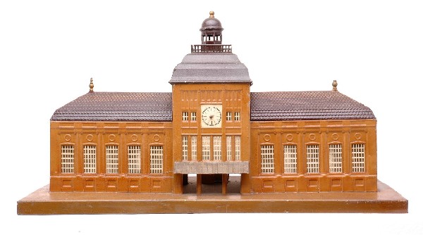 Marklin Large Passenger Train Station: Marklin large passenger train station. The base measures 23 inches in length and 11 inches in width. The front of the station has a clock. The station has been electrified. The station is C6.
