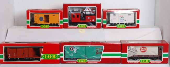 6 LGB freight cars 4032, 4063, 41490, 45917, etc.: LGB G Scale freight cars in OBs. Six cars include 4063 gondola, 4033 Pepsi wagon, 41490 operating fire car, 4032 chocolate wagon, 40130 LGB flat with load, and 45917 Great Northern boxcar. Cars are C8
