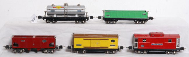 Lionel No. 812, 814, 815, 816, 817 Hiawatha freig: Prewar O gauge Lionel nickel trimmed freight cars from the Hiawatha freight set, No. 812 gondola, No. 814 automobile/furniture boxcar, No. 815 Sunoco tank, No. 816 hopper and No. 817 caboose. Trains a