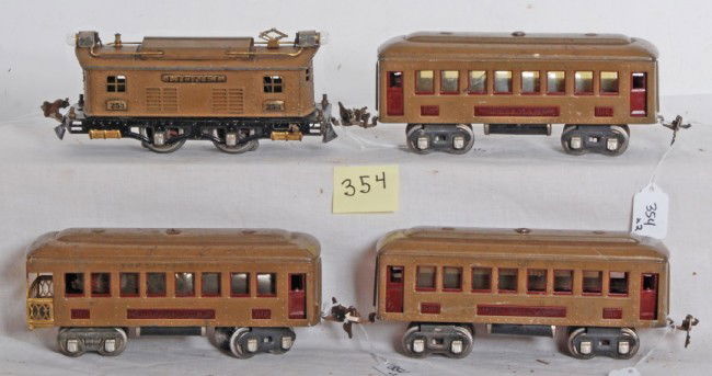 Lionel No. 253 loco, 610, 610, 612 passenger cars: Lionel prewar O gauge No. 253 loco, two 610 Pullmans and a 612 observation, C6.