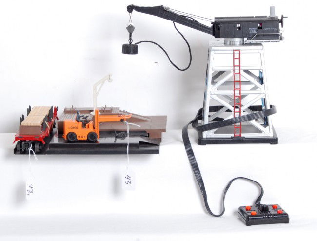 Lionel No. 185 and No. 264 w/6264: Postwar Lionel O gauge No. 185 magnetic crane with controller and No. 264 platform loader with 6264 flatcar w/lumber load. Accessories look cleaner C7 area. 6264 looks unrun C9 area.